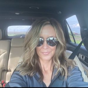 Meet your Posher, Laurie